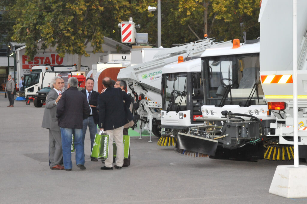 Expositors i visitants a l'edició 2009 de Municipàlia.