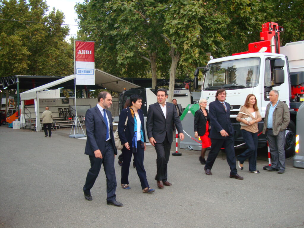 Oriol Oró (director de Fira de Lleida), Marta Camps (1a tinent d'alcalde de Lleida) i Manuel Bustos (alcalde de Sabadell i president de la FMC).